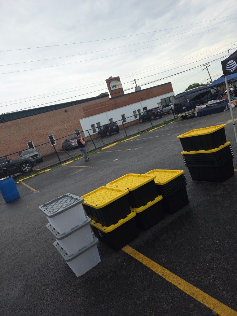 Home Products (contact info removed) 27 gal Black & Yellow Utility