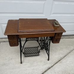 Vintage Singer Sewing Machine W/ Extra Parts And Sewing Supplies