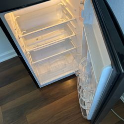 Mini Fridge 