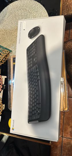 Microsoft Wireless Comfort Desktop 5050 keyboard and mouse combo