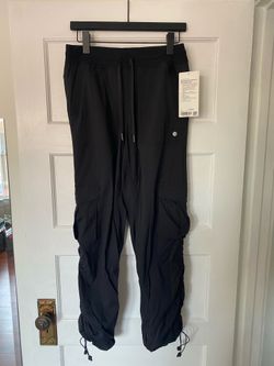 Lululemon Women Dance Studio Relaxed-Fit Medium Rise Cargo Pant Size: Small Color: Black