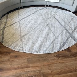 Brand New Round Rug !!!7’6” 