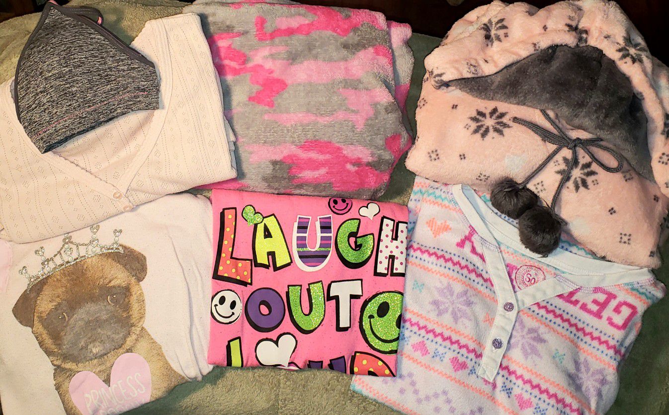 Lot of Christmas Pajamas Girls sz 14 -- 3 warm Nightgowns + Fuzzy pants set w/short & lg slv shirts.