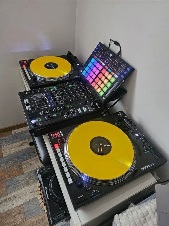 Mixer DJ "Disponible Para Tu Fiesta"