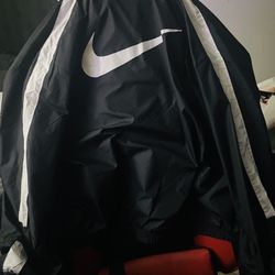 Nike classic windbreaker 