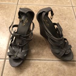 Women’s Sz 10 Gray Wedge Sandal