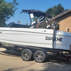Supreme S220 409hp Wake Boat (REDUCED!)