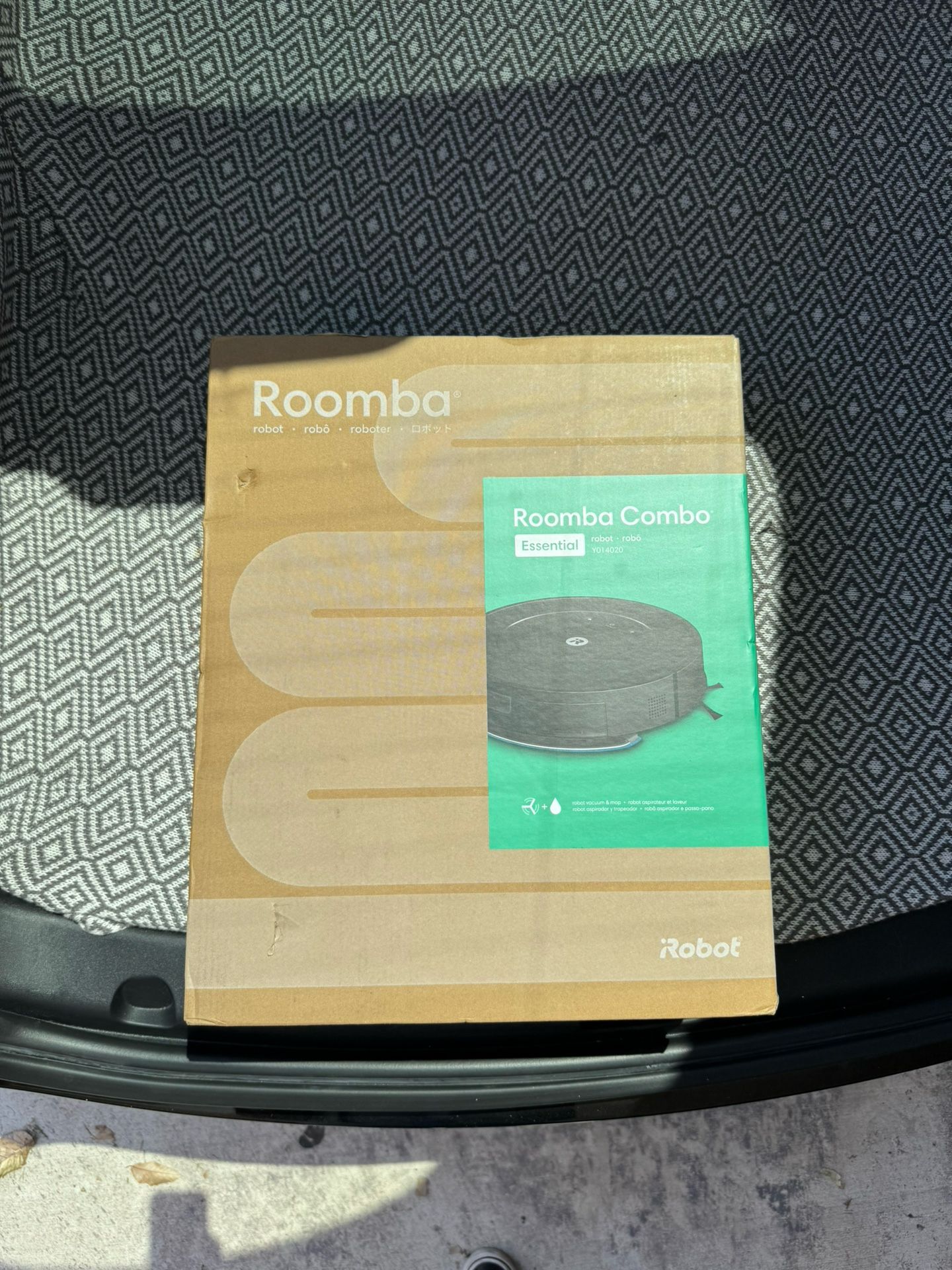 iRobot Roomba Combo Essential Robot Y0140 Auto Charging Robotic Vacuum Cleaner and Mop