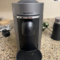 NESPRESSO VERTUO MACHINE WITH MILK FROTHER