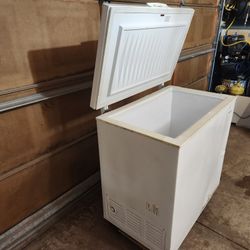 Westinghouse 7 Cubic Foot Chest Freezer