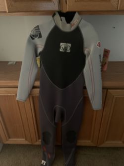 Barely Used Wet Suit For Men Size Med By Body Glove