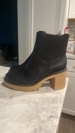 Women’s boots new with tags size 7