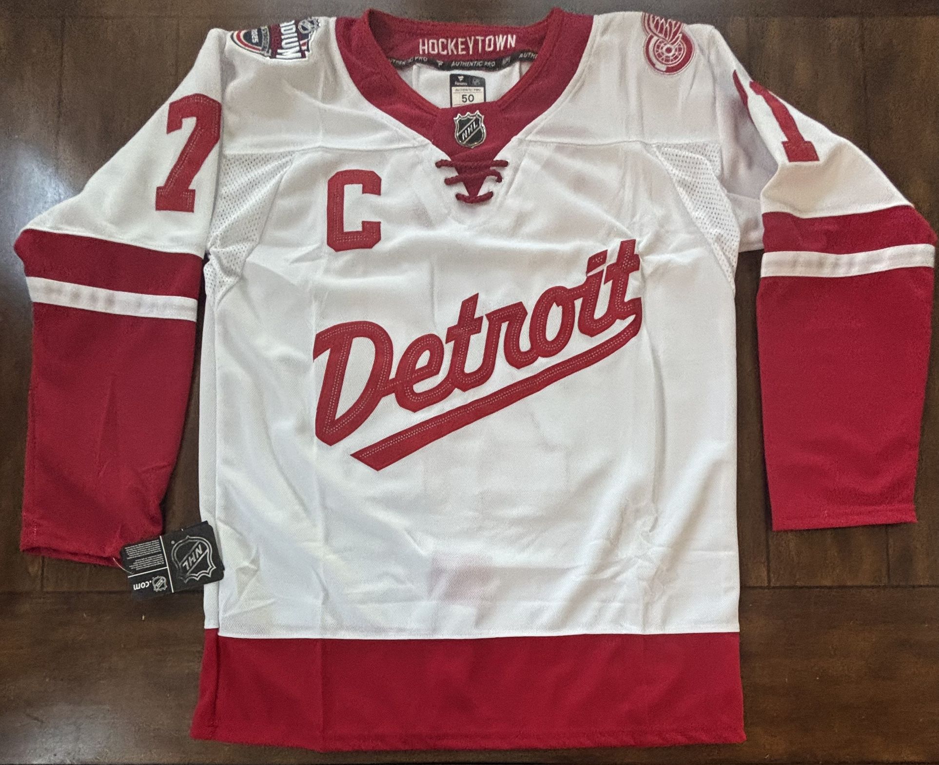 Detroit Red Wings Dylan Larkin 2025 Stadium jersey Adult Medium (50) NWT