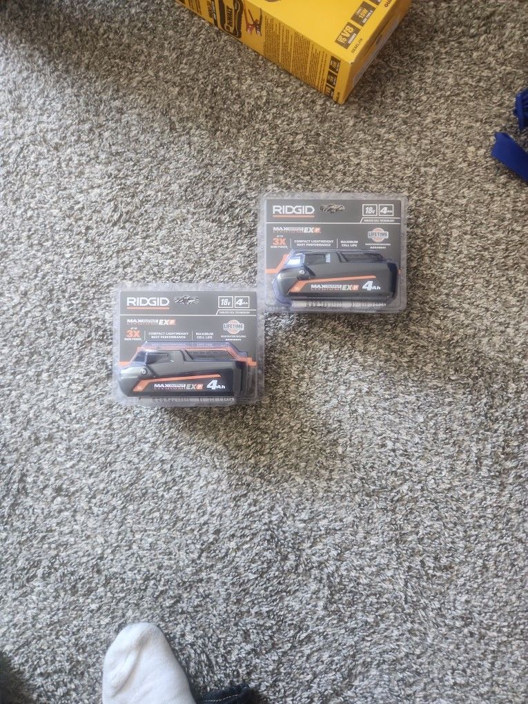 RIGID MAX Output Litium EX P 4Ah 18V BATTERIES BUNDLE