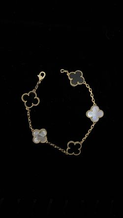 Black and mother pearl flower bracelet
