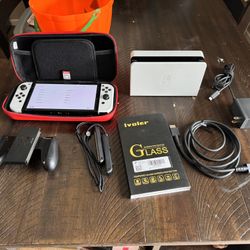 Nintendo Switch OLED Model w/White Joy-Con - Slighty Used 