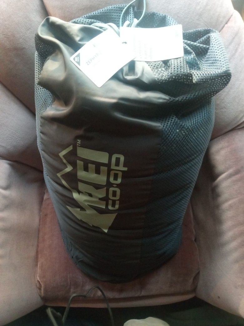 New! REI Women's ZEPHYR 25 Sleeping Bag