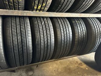 SET OF TIRE 215 50 17 Michelin 85% LIFE