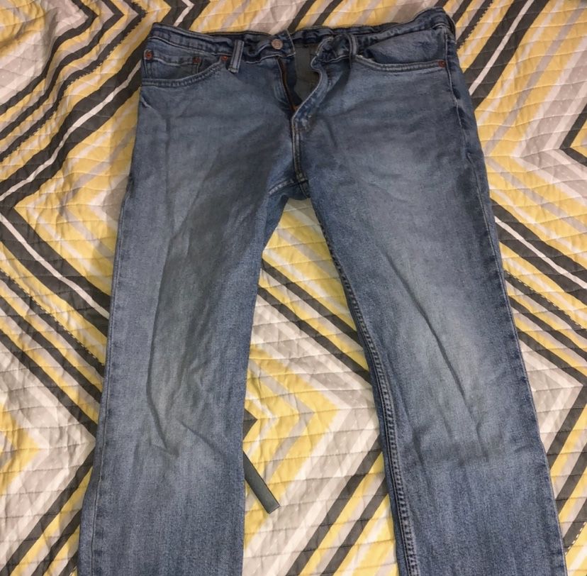 Light blue jeans (33x30)