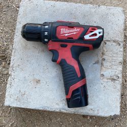 Milwaukee M12 Drill 