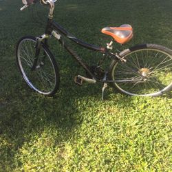 Specialized “Crossroads” Medium Frame Bicycle W/ 700C Wheels!