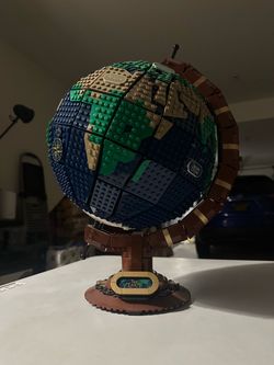 LEGO Ideas: The Globe 21332 - 100% complete / no box or instructions