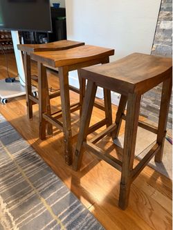 Moving sale: Bar stools (3)