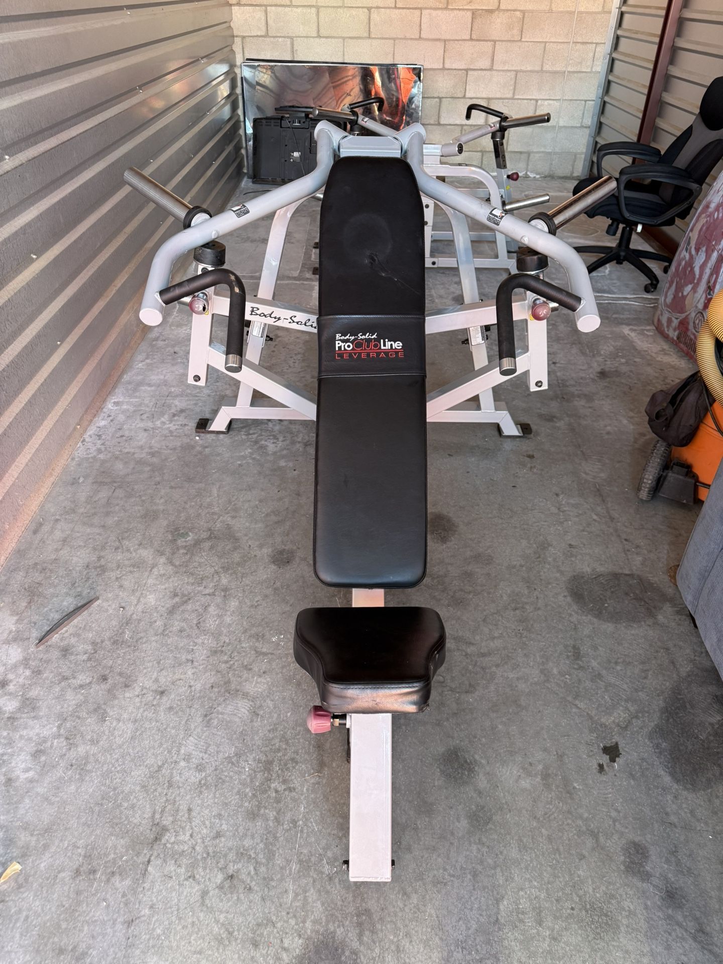 BODY-SOLID LIVP LEVERAGE INCLINE BENCH PRESS