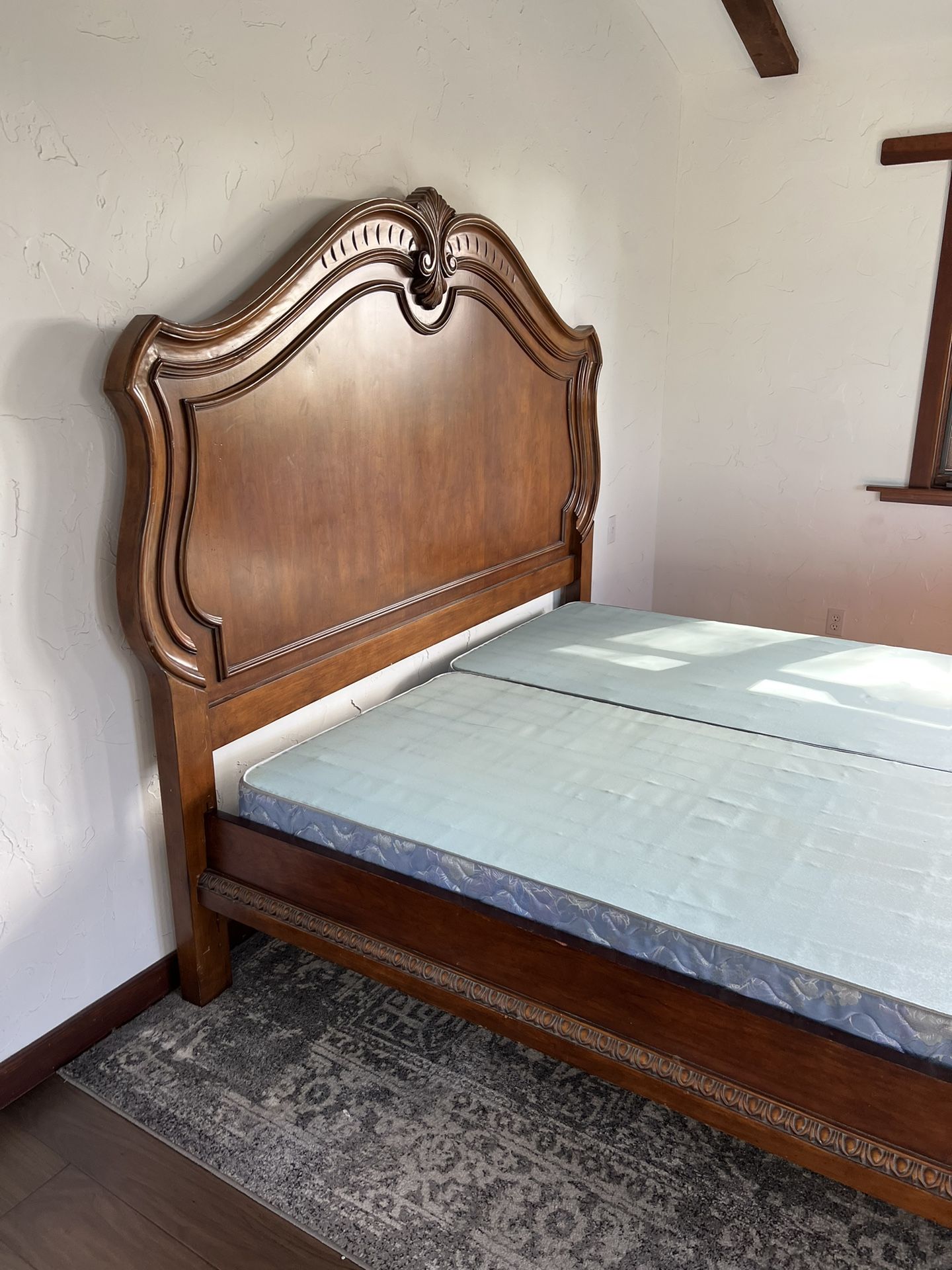 Pulanski Cal King Bedroom Set 4 Pieces