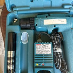 Makitta Drill 2 Batteries/ Charger