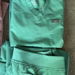 Figs Scrub Set