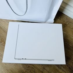 MacBook Air 13-inch Laptop Apple M4 chip Built for Apple Intelligence 16GB Memory 256GB SSD 