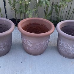 3/ Flower Pots Plastic