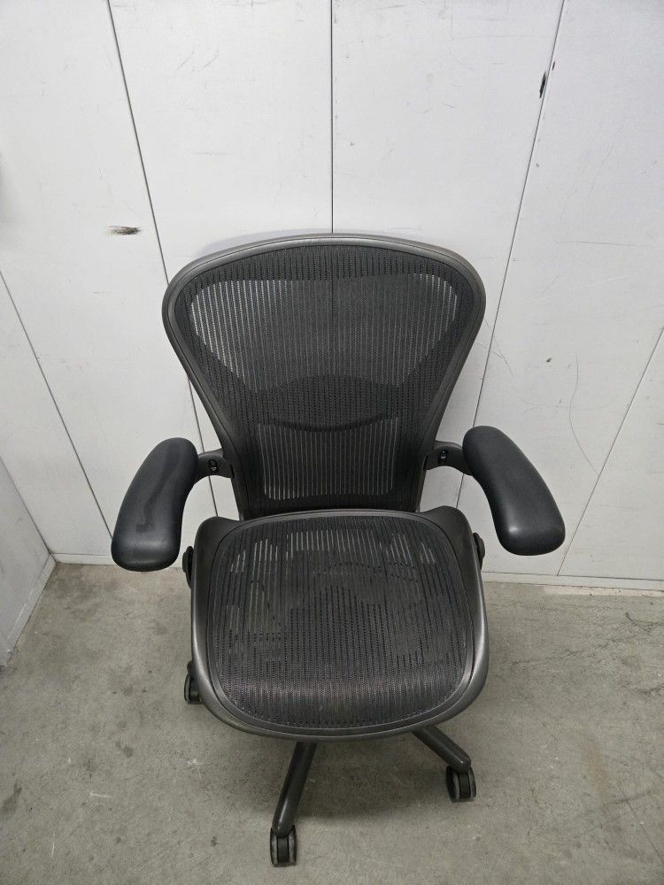 Herman Miller Type. B $ 380