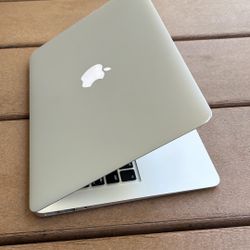 Apple MacBook Air 13” i5/4GB/256GB SSD $180 