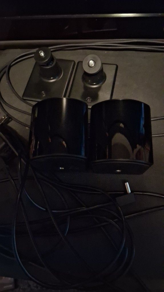 3 HTC vive 3.0 trackers & 2 valve index 2.0 base stations