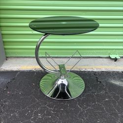 Mesita  de cristal y metal .Glass table