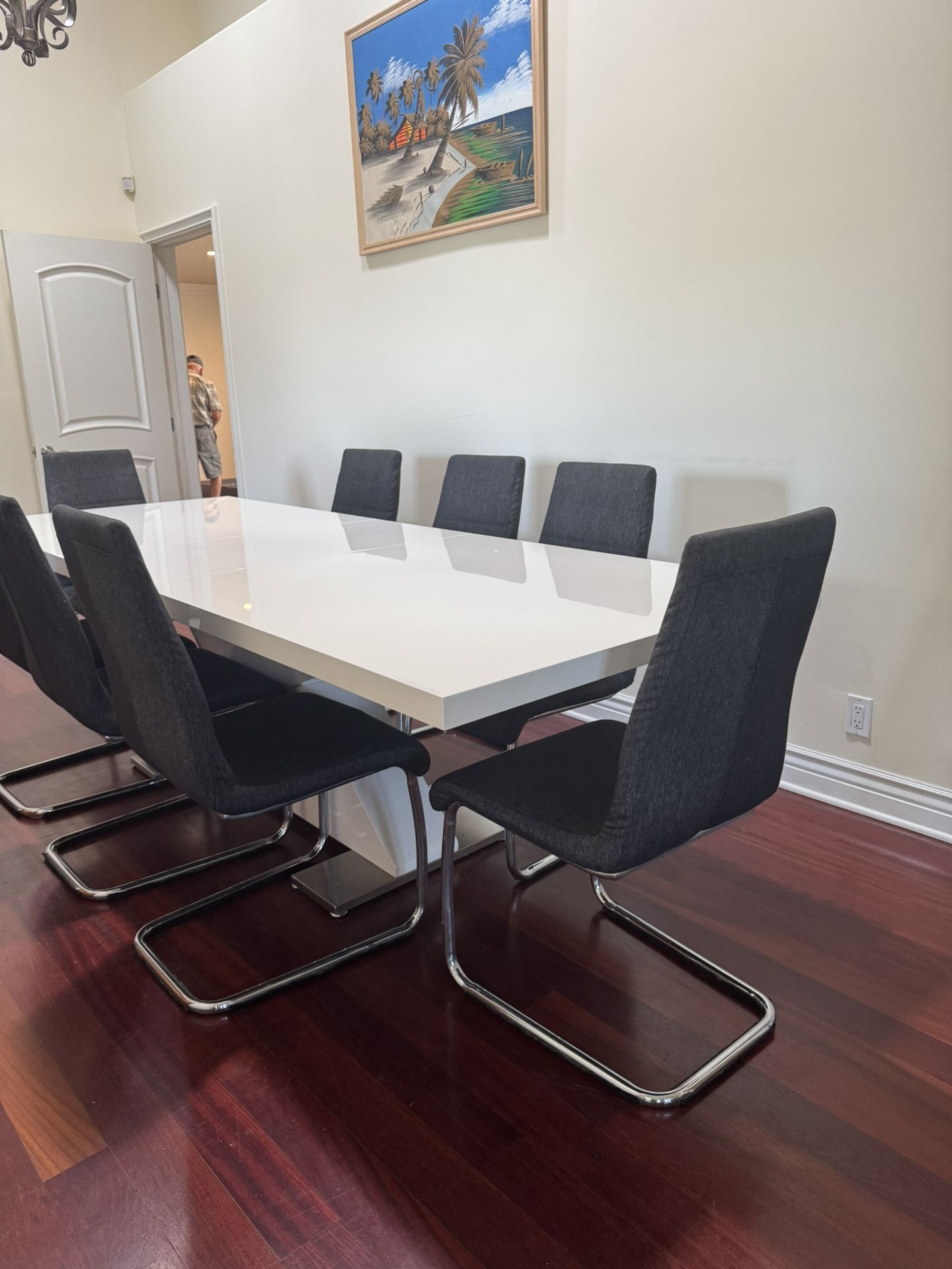 8 Chairs