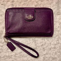 ✨ COACH Purple Pebbled Leather Full Zip Around Wristlet/Wallet✨