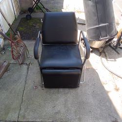 Salon Chair With Hair Rinsing Tank All Hookups Included