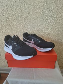 NIKE SNEAKERS