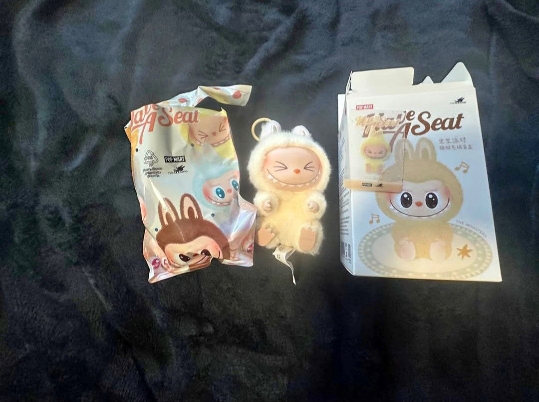 Labubu - Have A Seat (SISI)