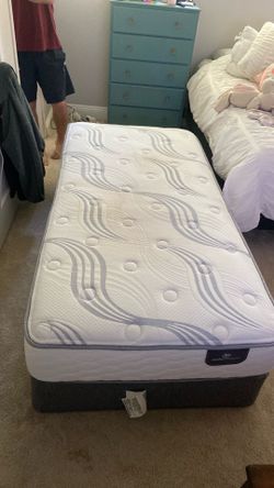 Serta perfect sleeper Twin bed, mattress box spring and metal frame
