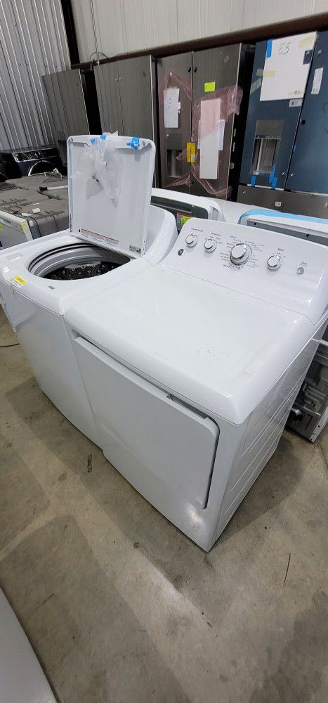 GE.  4.2 cu. ft. White Top Load Washer with Agitator and Dryer  Electric