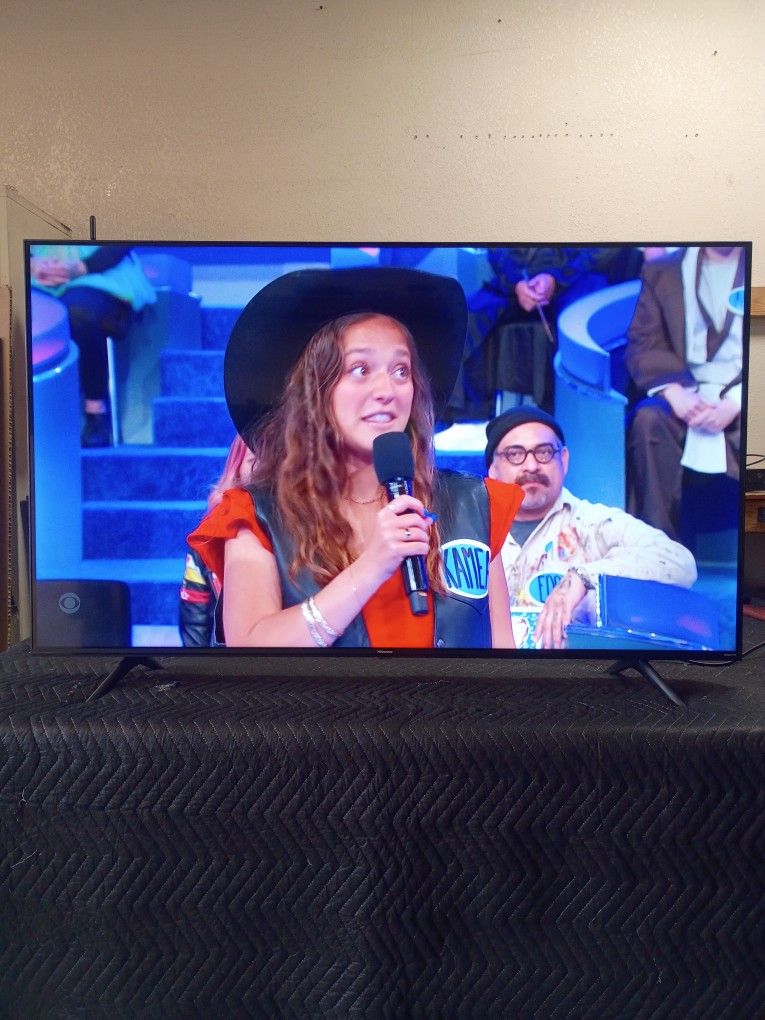 58 Inch Roku Hisense 4k Smart Beautiful Tv Comes With Remote Control Shows Great Quality Clear Picture Works Great Guaranteed 