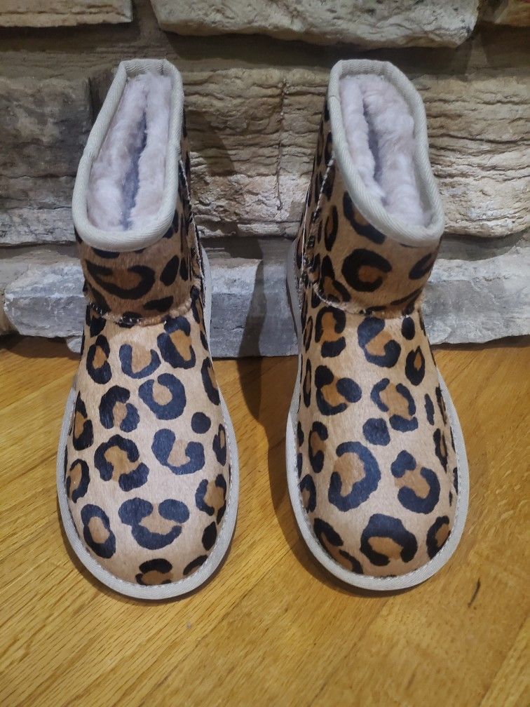 UGG Classic Mini Boots Spotty Natural Shearling Lined Boot US Size 5 New