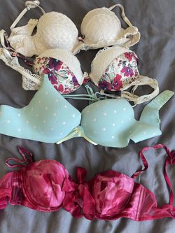 34B Bras Victoria’s Secret