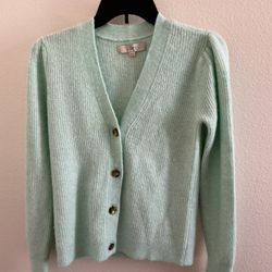Super soft fluffy long sleeve comfy women’s green Loft jacket like new size xxs 