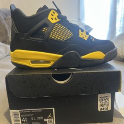 Jordan 4 Retro Thunder