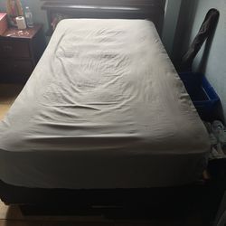 Twin Bed/Cama Chica